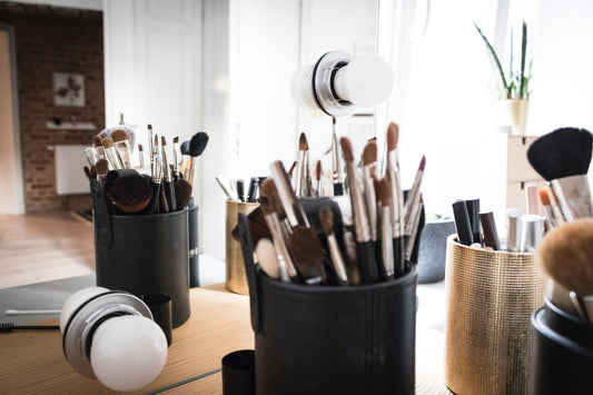Can't Get That Perfect Blend? The Solution Lies in A Lighted Magnifying Makeup Mirror