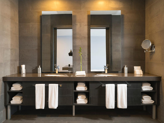 The Mirror of Elegance: How Illuminated Mirrors Redefine Luxury in the Bathroom